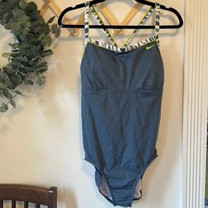 Nike women’s one piece bathing suit, cutout back, size 16